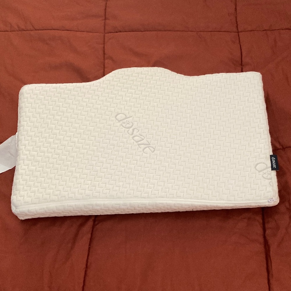 Dosaze Contoured Memory Foam Pillow - White
